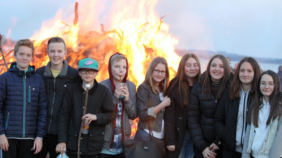 Erik, Ludvig, Albin, Otto, Rugile, Jennifer, Ajla, Aneva och Elna var på plats på första parkett framför brasan för att umgås med varandra och självklart grilla marshmallows. "Givetvis går vi varje år och har planerat att göra det i framtiden också!"