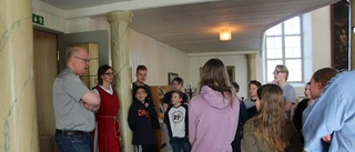 Interaktiv teater lär eleverna om påsk