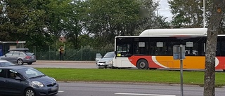 Buss och bil i trafikolycka