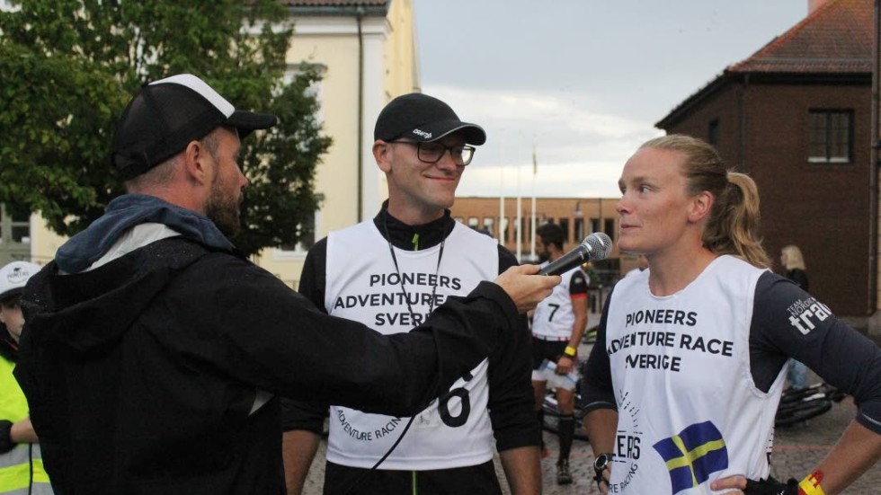 Mattias och Marie Krysander intervjuas precis innan start av Johan Lilja.