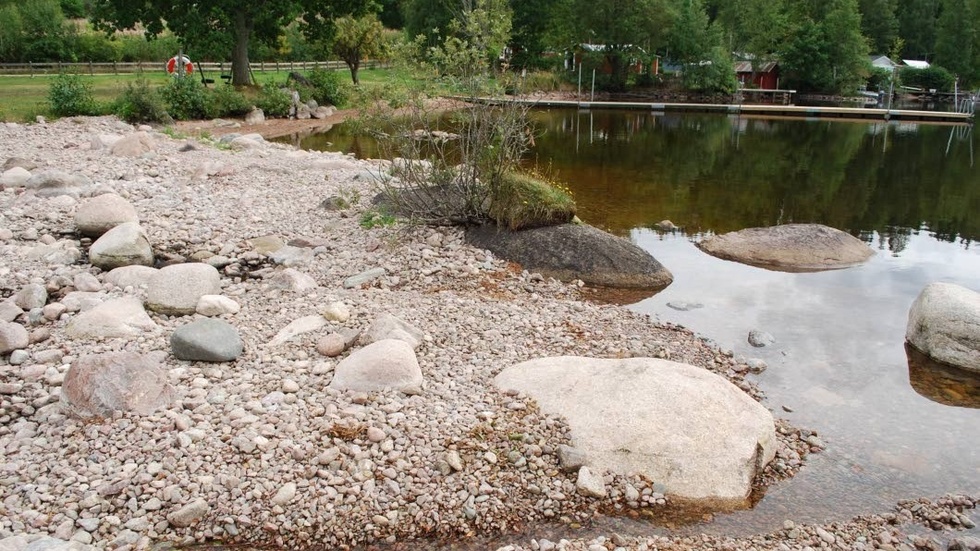 Vid utloppet i sjön Linden, i Hultsfreds kommun, var vattenståndet lågt redan förra sommaren.