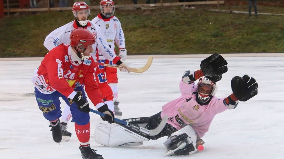 Målilla Bandy förlorade seriepremiären mot Finspång med hela 2-11.