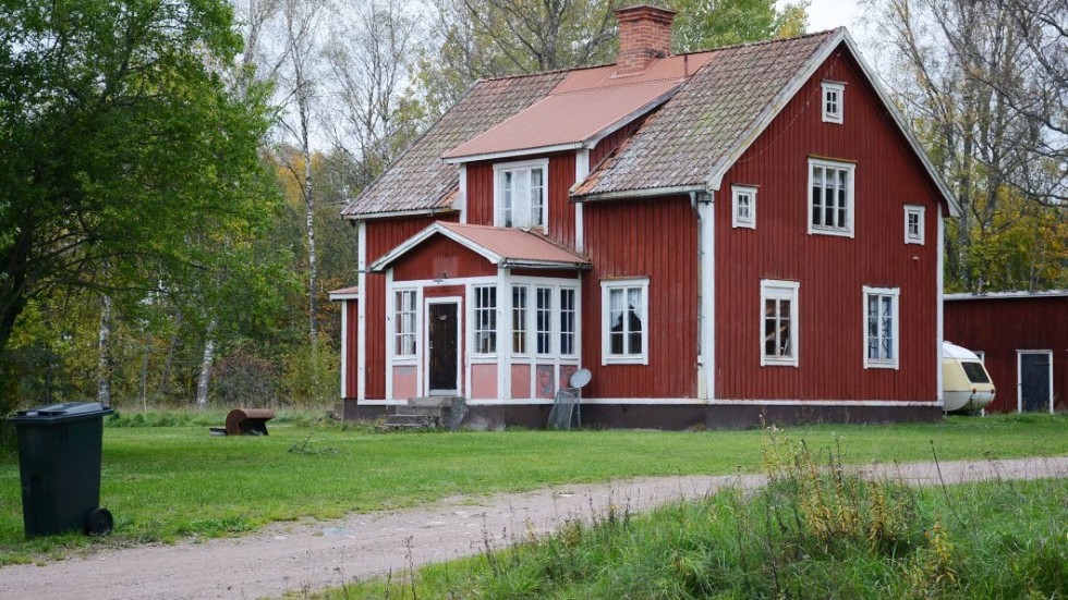 Kommunen är på god väg att sälja Raggarkåken strax utanför Vimmerby till Stockholmsbaserade företaget WM Elprojekt AB som avser att bygga en anläggning med laddstationer och restaurang på området.