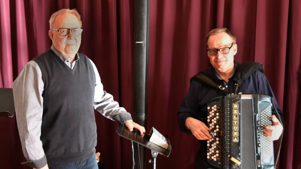 Ove Engqvist och Anders Nilsson har turnérat med ett Taubeprogram i tre år nu, men innehållet varieras alltid.