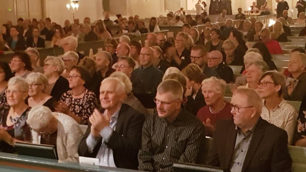 Minst 300 kom till välgörenhetskonserten i Vena kyrka.