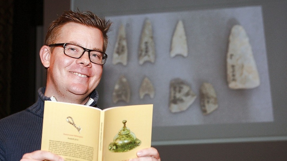 Arkeologen Michael Dahlin, som tillsammans med Jhonny Therus skrivit boken "Lilla Vi En studie av järnåldersbygd".