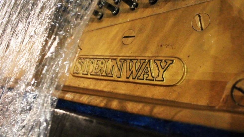 Steinway & Sons är den mest namnkunniga firman i branschen. Jonas Svensson säger att man vet vad man får när man köper en sådan flygel.