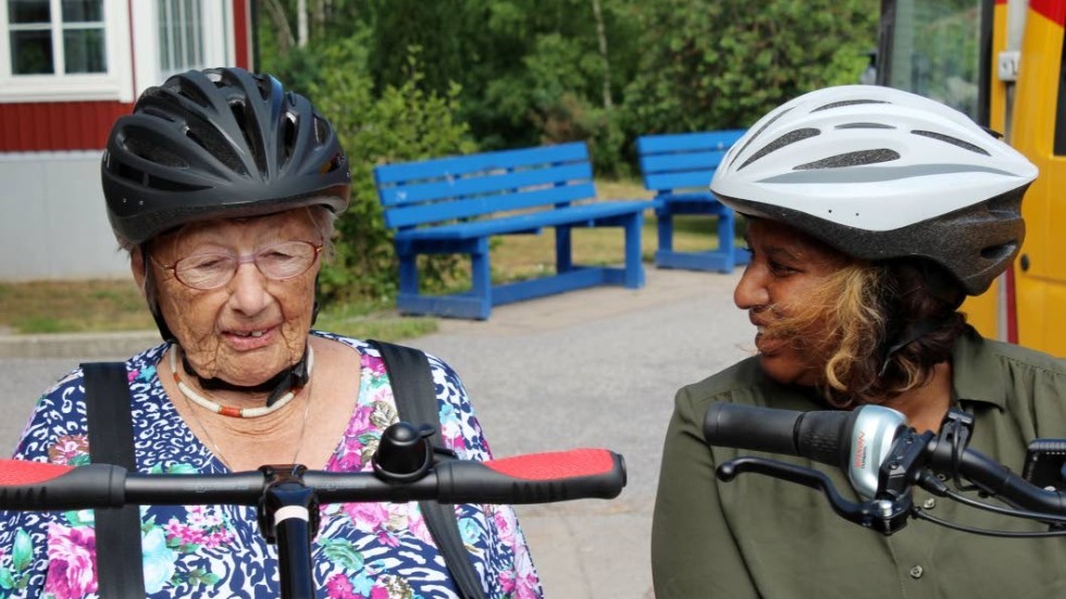 Britta Johansson och Petra Vik hoppas på många härliga cykelturer i sommar.