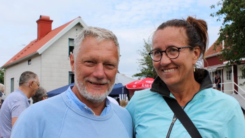 Anders och Maria Amström besöker marknade för första gången.