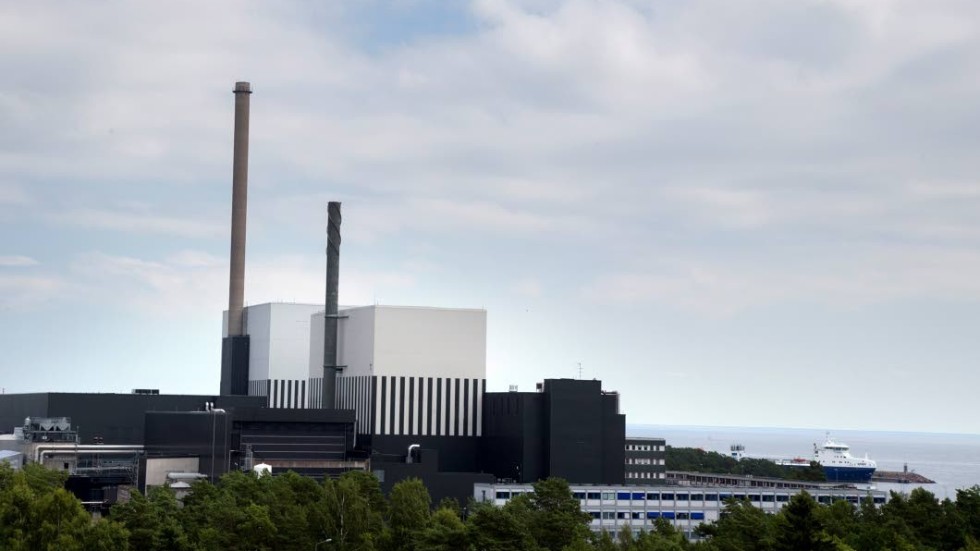 Kärnkraften i Oskarshamn är på väg att läggas ner. I stället borde kärnkraften utökas i Sverige, menar debattörerna.