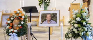Stjärnorna samlades på Ronnie Hellströms begravning i Vadstena