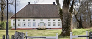 SVT-profil på besök i uppländska hus