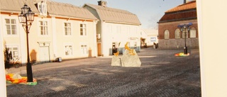 Konstnärer talar om torget