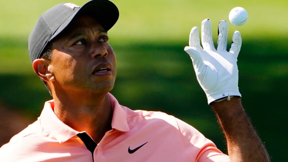 Tiger Woods har varit borta från spel efter en bilolycka.