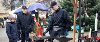 Julmys på torget vid Lions årliga marknad