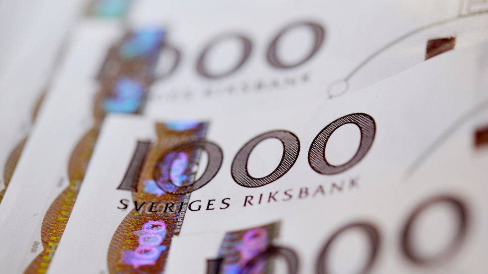 Hur kan politikerna i Oxelösund dela ut ett överskott till sina anställda? undrar signaturen "R Silwer".