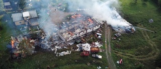 Ladugård brinner i Botarbo