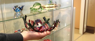 Estetelver ställer ut färgglada glasverk