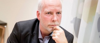 Backgård anklagar Öberg för politiskt fulspel