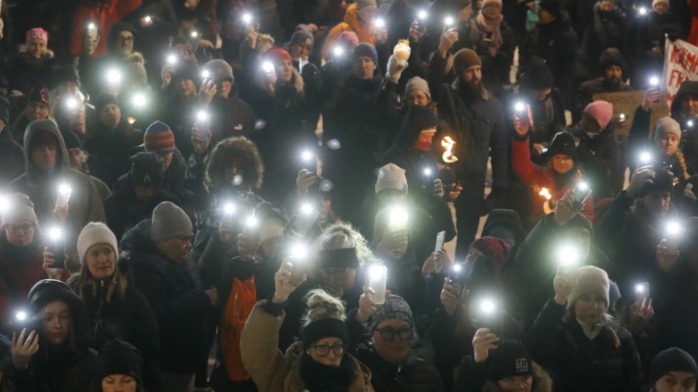 Människor samlades i januari för en ljusmanifestation i Luleå för den åttaårige pojken som dödats. På torsdagen dömdes hans pappa för mordet. Arkivbild.