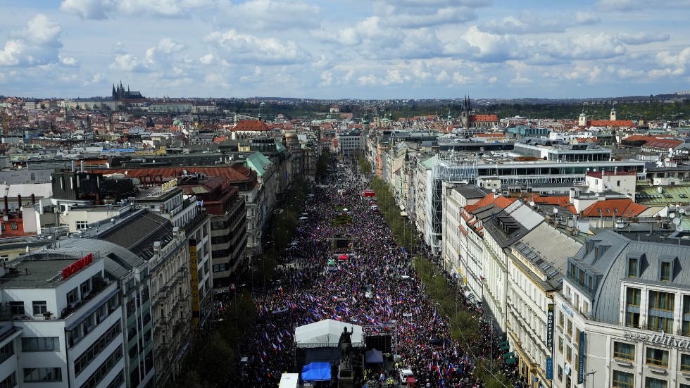 Tusentals människor har demonstrerat på Wenceslas-torget i Prag under våren. Protester mot stigande levnadskostnader har arrangerats av bland andra proryska partier som har riktat udden mot regeringen och EU:s sanktioner mot Ryssland. Arkivbild.