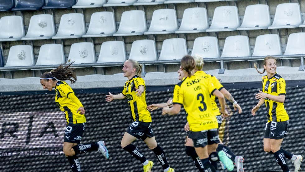 Rosa Kafaji jublar efter 1–0-målet mot Hammarby.