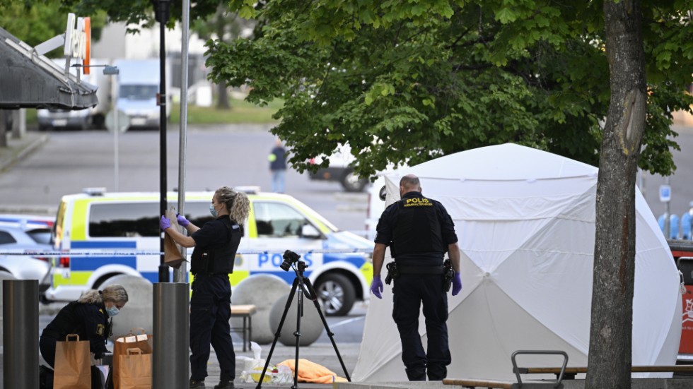 Mycket av våldet som skakat Stockholm sedan årsskiftet beordras enligt polisen av personer som gömmer sig utomlands. Arkivbild.