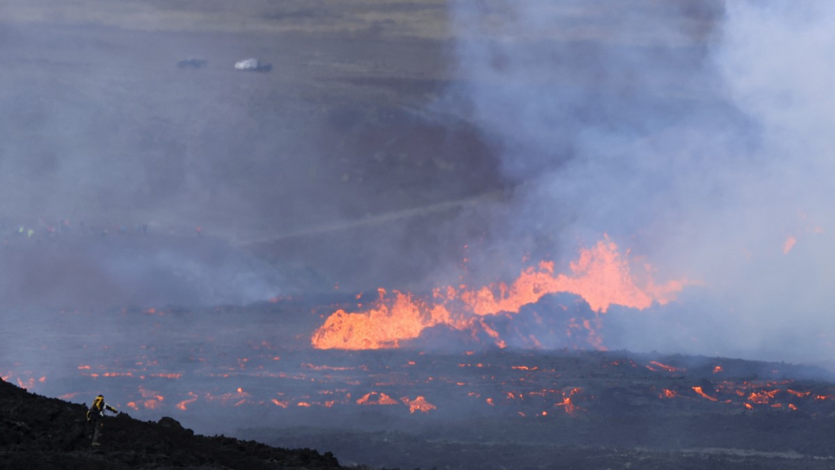 Vulkanutbrott cirka tre mil från Reykjavik