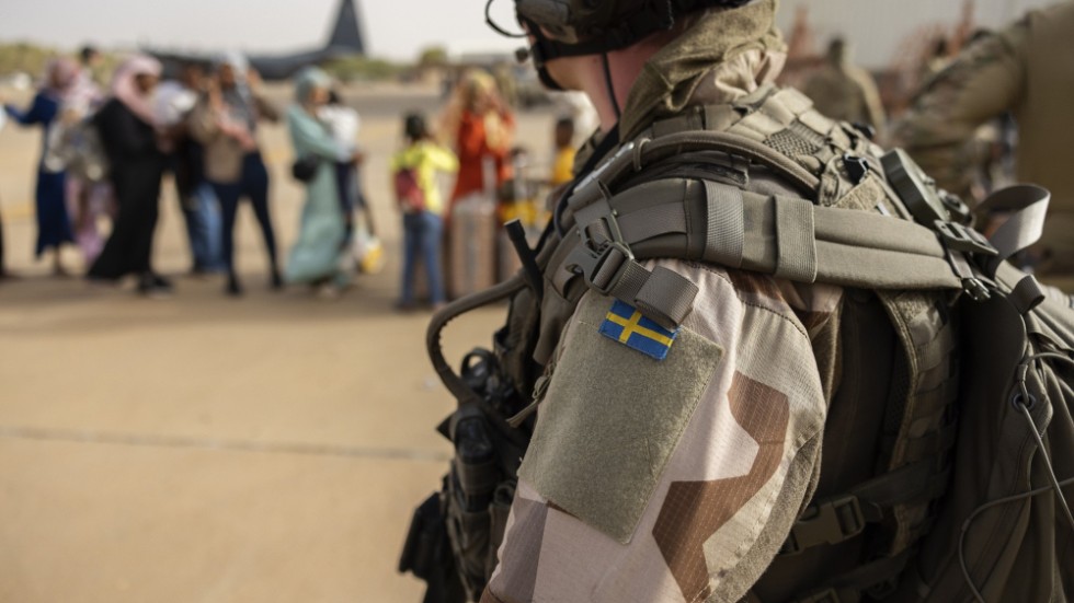 Den svenska styrkan i Sudan, som fick vara upp till 400 man, hade under operationen rätt att genomföra "skydds-, räddnings och fritagningsinsatser" för att få ut svenskar ur Khartum.