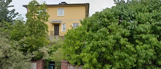 208 kvadratmeter stor villa i Malmköping såld till nya ägare