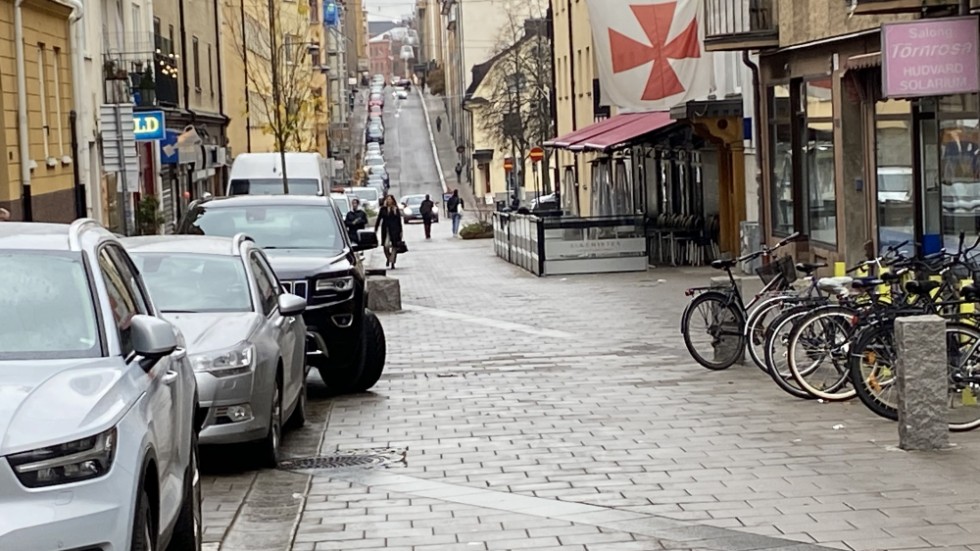 Varför ska bilar åka St Persgatan fram till Gamla Rådstugugatan undrar signaturen Sväng om.