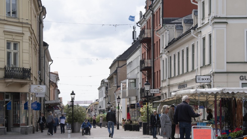 Insändarskribenten tycker att det mycket trängsel i affärerna i Nyköping när det är seniorrabatt.