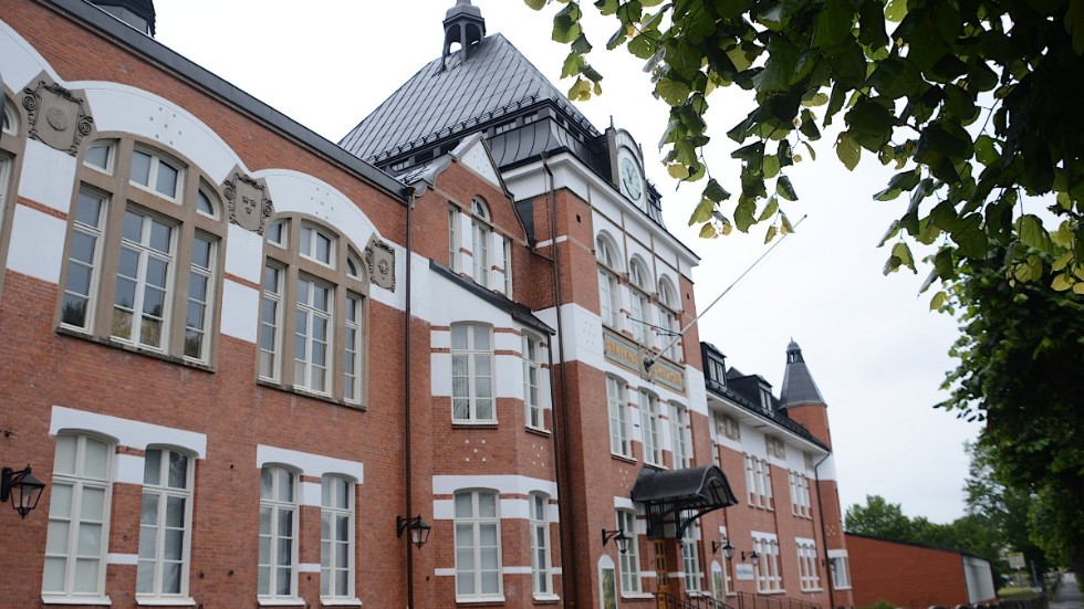 Gamla samrealskolan på drottninggatan är numera Kulturskolans hemvist. Den är byggd 1907 och ritad av Georg A Nilsson, en av Sveriges främsta skolarkitekter som ritat närmare 25 skolbyggnader i landet.