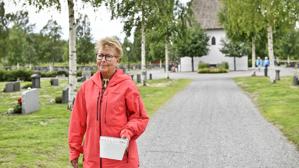 Förra månaden blev Gerd Lidström bestulen på två blomkrukor från kyrkogårdens förvaringspall i Bureå. 