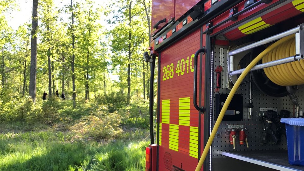 Räddningstjänsten har larmats om en gräsbrand nordost om Vimmerby.