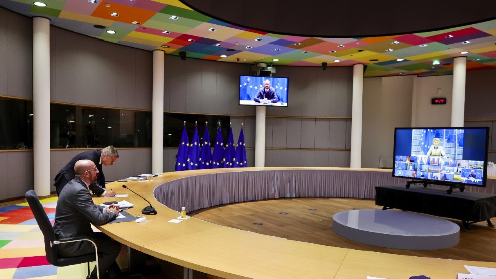 I torsdags hölls en videokonferens med EU:s ledare om coronapandemin. Ungern och Polen måste släppa igenom EU-budget och coronapengar. 