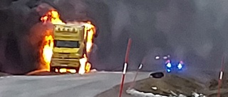 Lastbil som fraktade fisk brann på E45: "Öppna lågor"