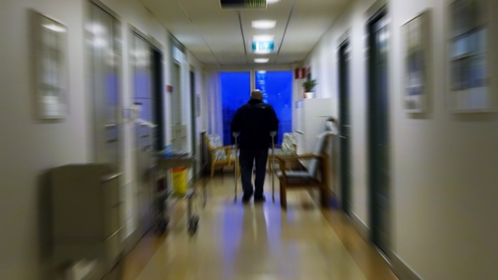 Signaturen Ursvikenbo undrar varför fler inte engagerar sig i äldrevården.