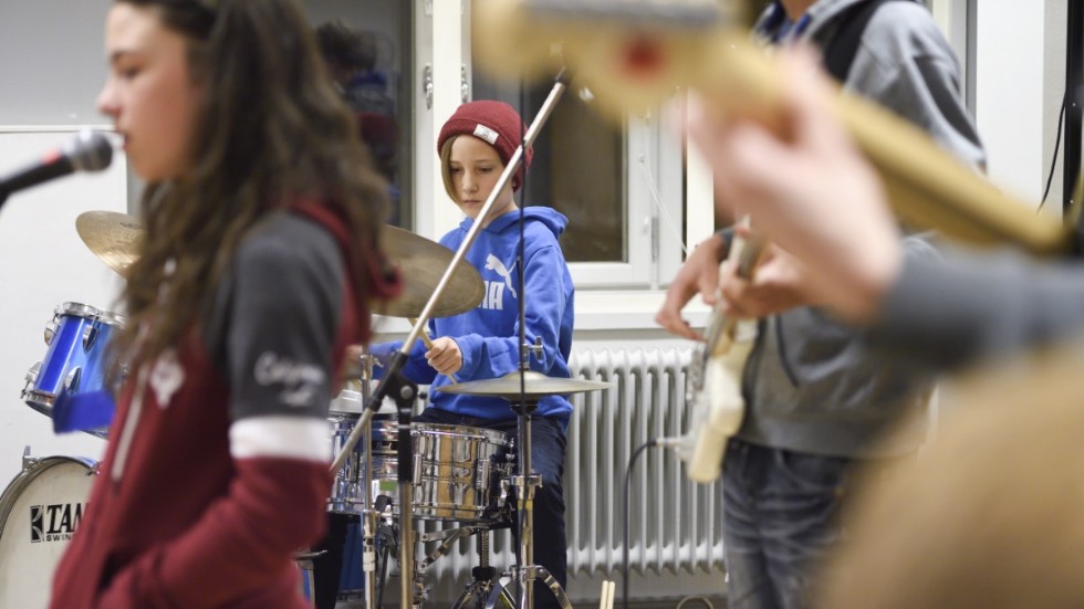 För många barn, särskilt utanför städerna, är kulturskoleundervisning på skoltid en förutsättning för att de över huvud taget ska kunna ha möjlighet att ta del av kulturskolan, skriver Hanna Hult Rosén, Riksförbundet Unga Musikanter.