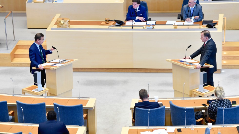 Moderaternas partiledare Ulf Kristersson och Socialdemokraternas partiledare Stefan Löfven vid riksdagens senaste partiledardebatt. Arkivbild.