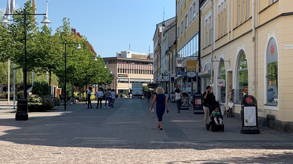 Katrineholm är en krympande kommun. Kommunen behöver nu inse detta. 
