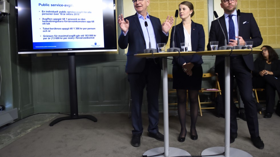 16 oktober 2017: Sture Nordh, ordförande i public service-kommittén, samt ledamöterna Ida Karkiainen (S) och Olof Lavesson (M), överlämnade sina förslag till regeringen. 