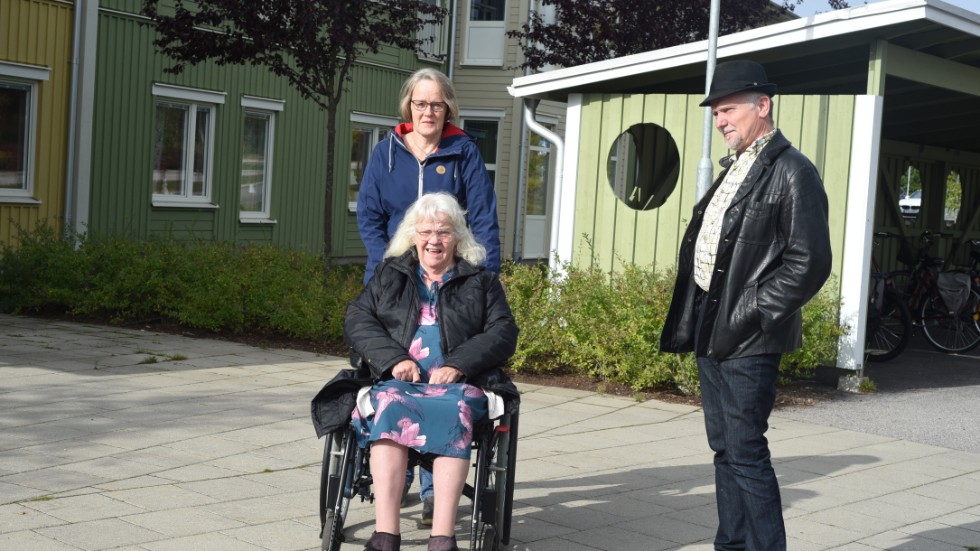 Märta Åberg fick efterlängtat besök av barnen Lisbeth och Erling på Vimarhaga och fick komma ut på en promenad.