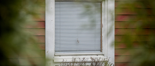 Köpte hus med svartbyggen – tvingas skrapa rent fasaden • Förre ägaren ska betala 100 000 kronor för olovligt fönsterbyte