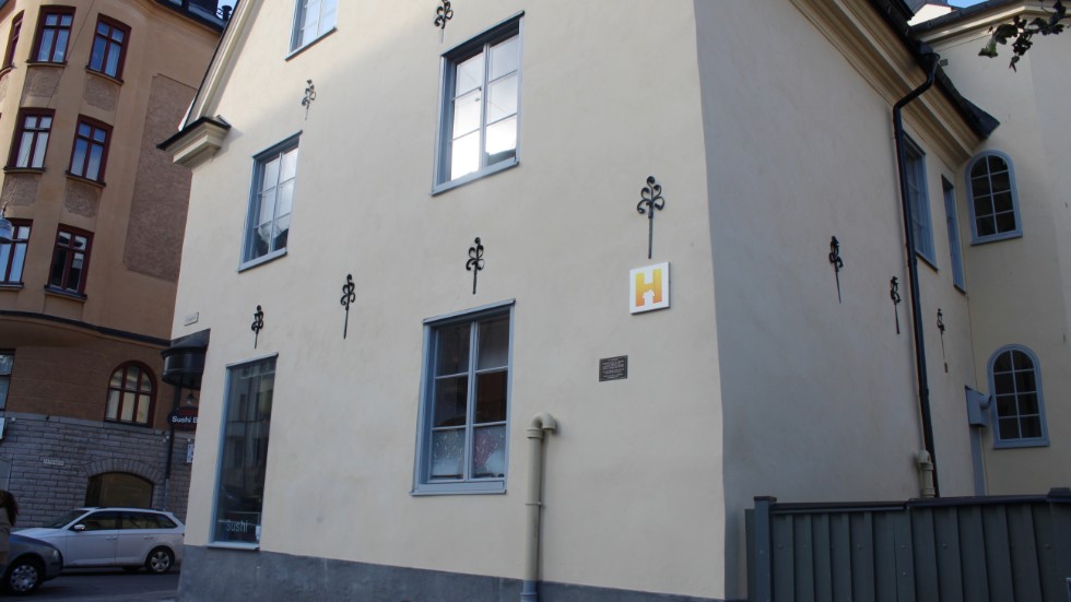 De här dekorativa ankarsluten på husfasaden i hörnet  av Dalsgatan och S:t Persgatan är tillverkade på Finspongs Bruk.