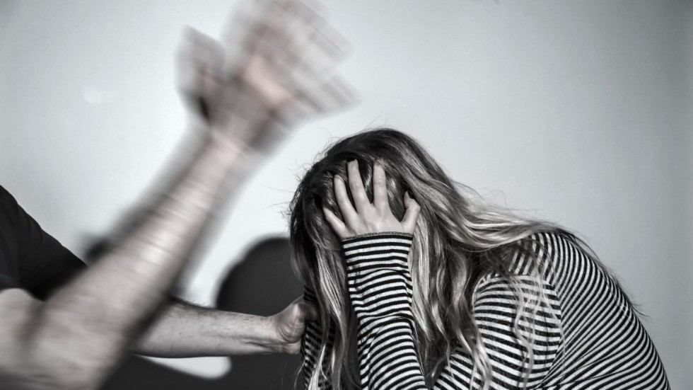 Mäns våld mot kvinnor är det vanligaste våldet i nära relationer. 