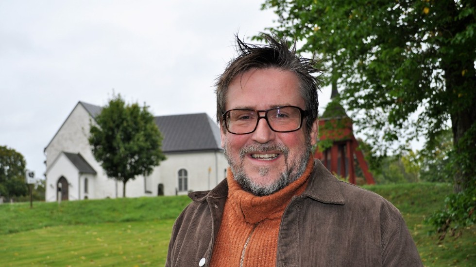 Charlie Åström på mellanlandning i hemmet i Asby.