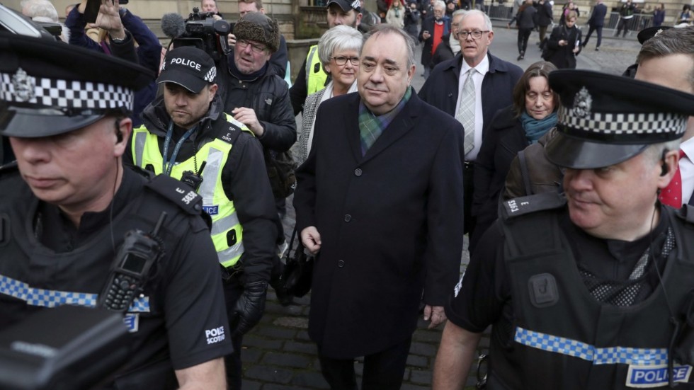 Alex Salmond utanför domstolen i Edinburgh i november 2019, när han vittnade i åtalet om sexbrott.