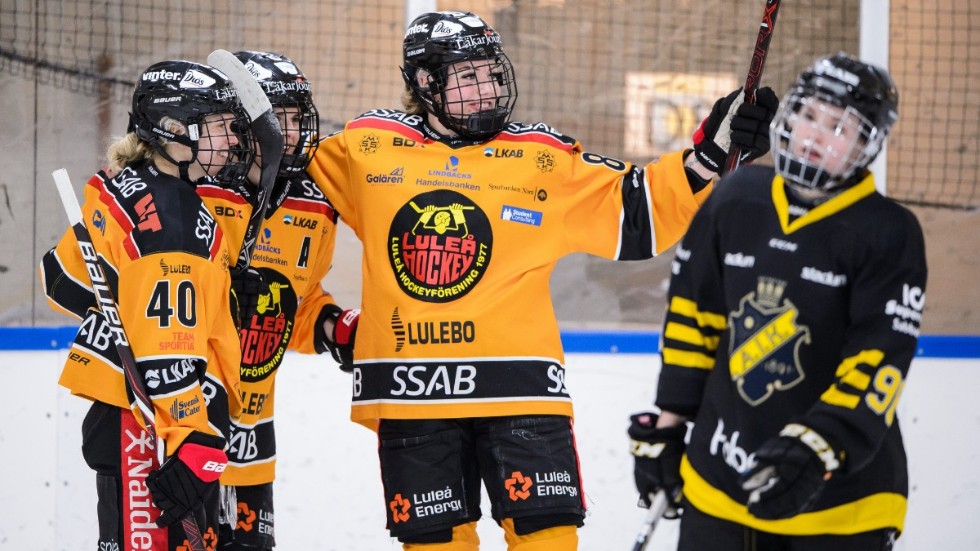 Noora Tulus, Emma Nordin och Ronja Savolainen och deras Luleå Hockey/MSSK ställs mot AIK i kvartsfinalen.
