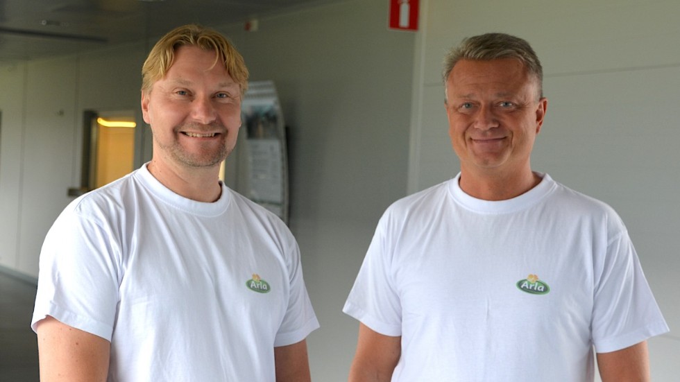 Mikael Wall, produktionschef, och Magnus Dahlblom, platschef på Vimmerby pulveranläggning förklarar hur det kommer sig att Sverige har underskott på fett, medan det i Danmark och Finland är tvärtom.